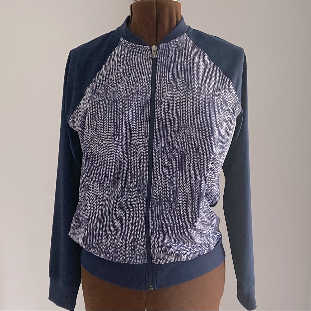 🌸TUFF ATHLETICS 🌸lightweight zipper jacket. Size large .